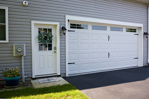 24/7 Emergency Garage Door Panel Replacement experts in Pittsfield, IL